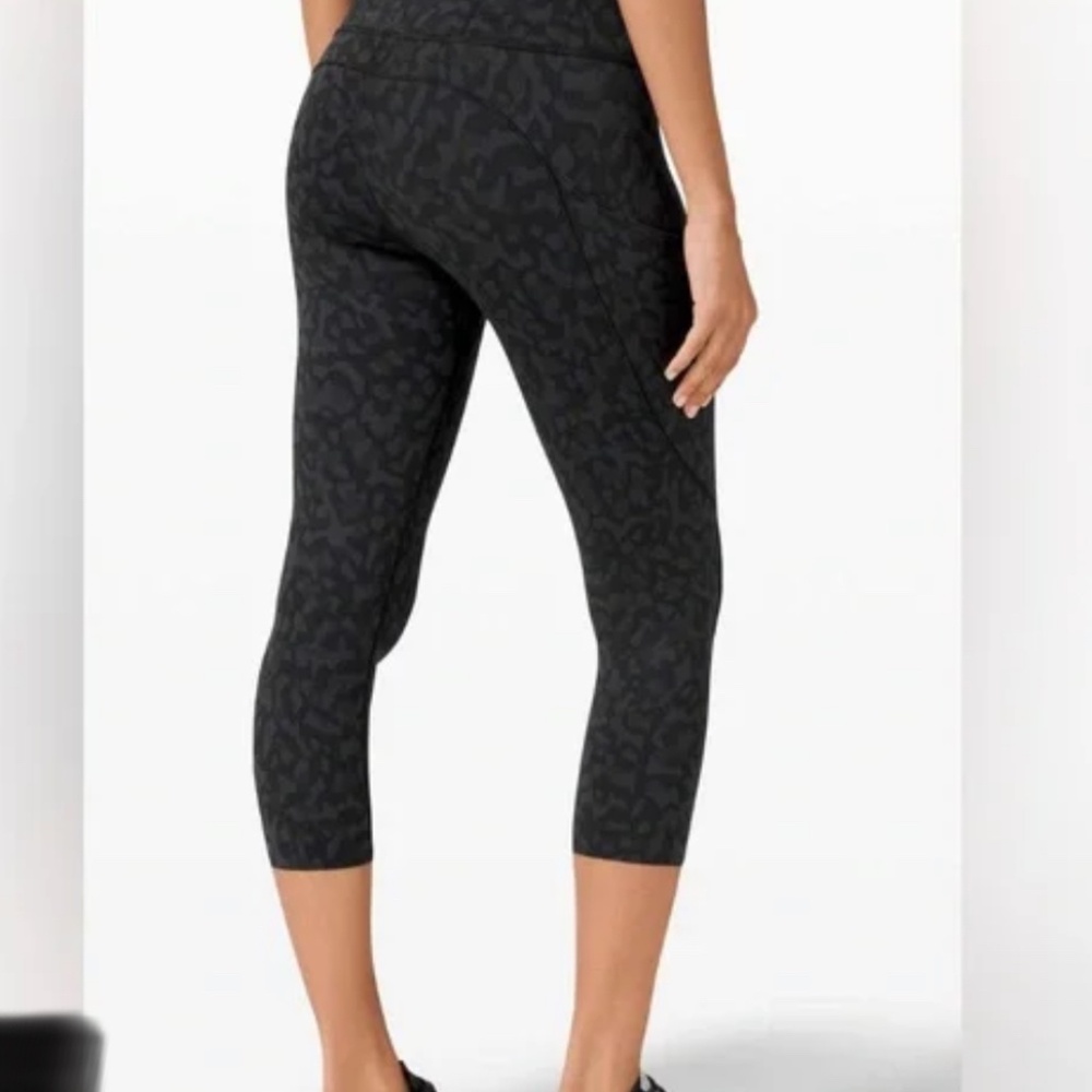 Lululemon Fast and Free Crop Leggings in Size 6- Formation Camo Deep Coal Multi